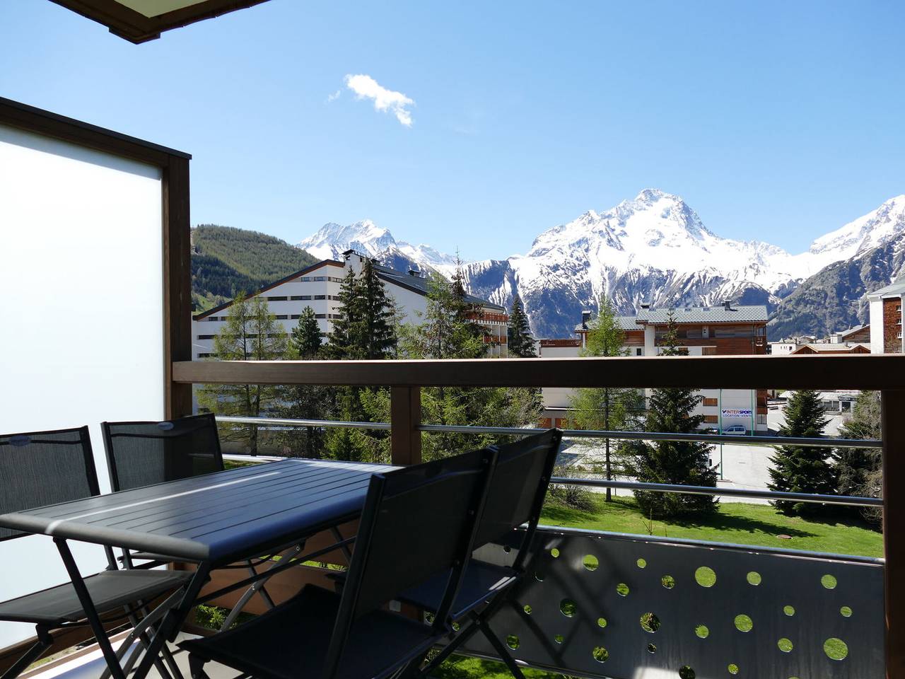 Entire studio, Renovated studio 4 pers with south balcony Les 2 Alpes in Mont-de-Lans, Les Deux Alpes