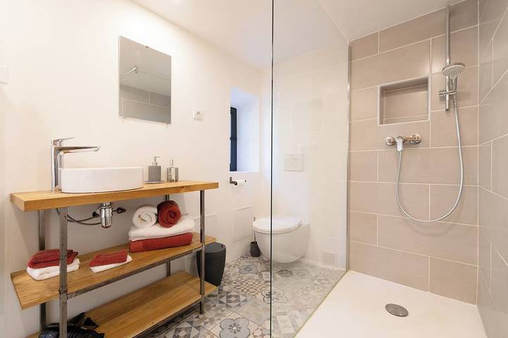 Mas Osmeea - Mimosa Suite.  On the 1st floor of a wing of the farmhouse, privacy preserved. in Roquefort-les-Pins, Mediterranean Coast (France)