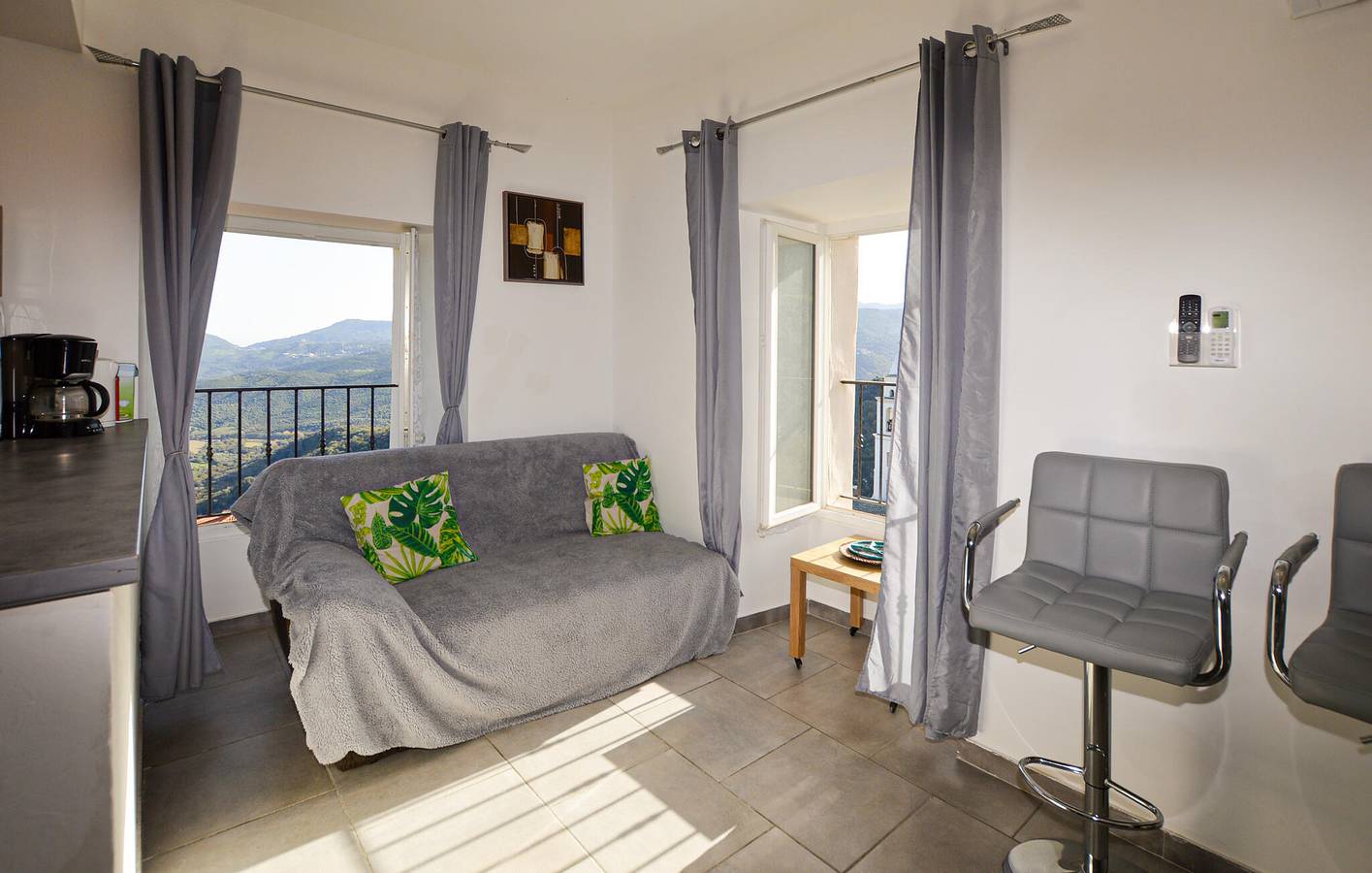Ganze Ferienwohnung, Modernes Apartment mit Pool und WiFi, Nähe Stadtzentrum in Santo-Pietro-di-Tenda, Calvi und Umgebung