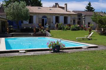 Gîte pour 4 personnes, avec vue ainsi que jardin et piscine à Gauriac