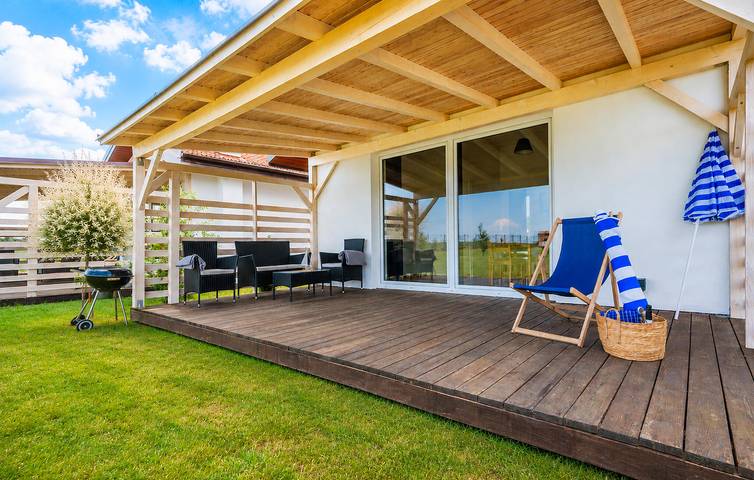 Ferienhaus für 5 Personen mit Terrasse in Powiat Sławieński