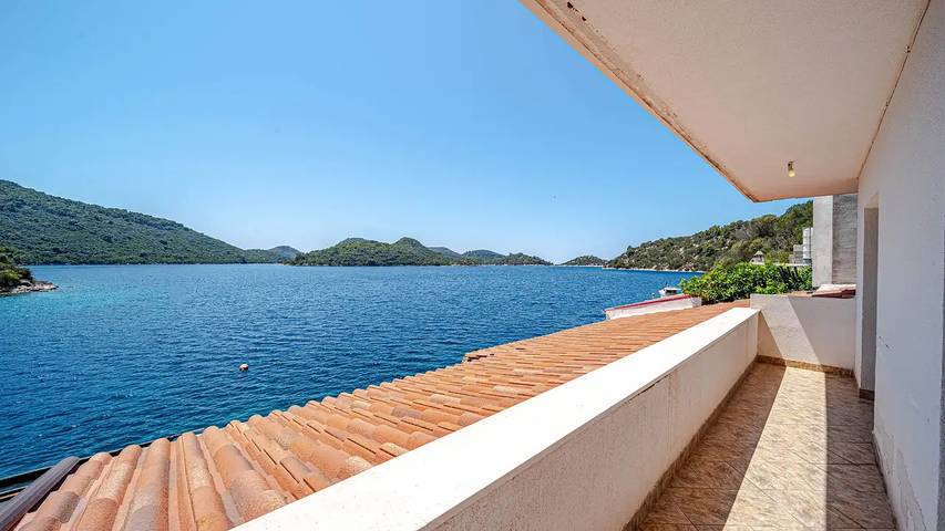 Gîte pour 4 personnes, avec terrasse dans Lastovo
