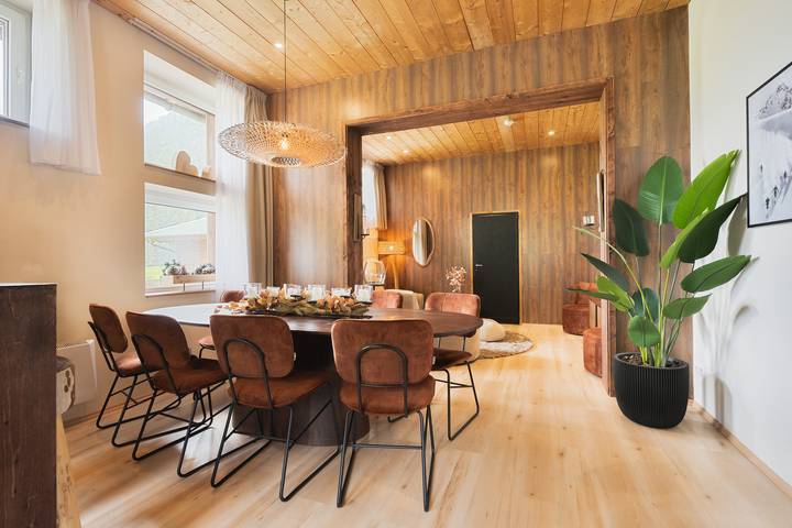 Ferienhaus für 8 Personen, mit Balkon/Terrasse und Terrasse sowie Garten und Pool in Innsbruck und Umgebung - 2