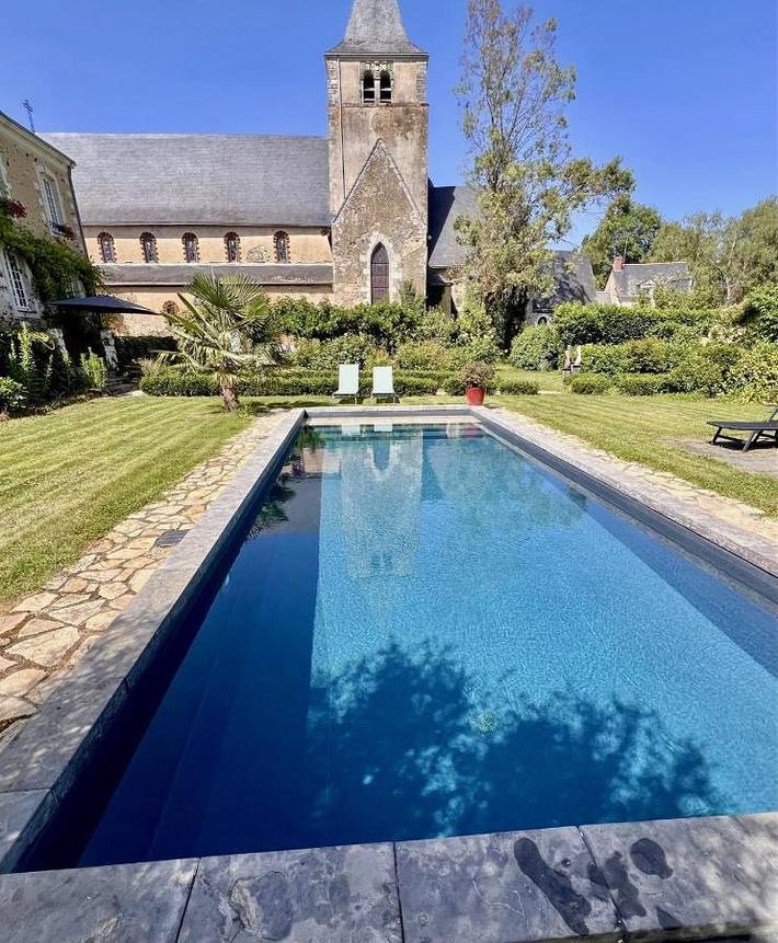 Location de vacances pour 4 personnes, avec Jacuzzi et Terrasse ainsi que Jardin et Piscine à Ménil