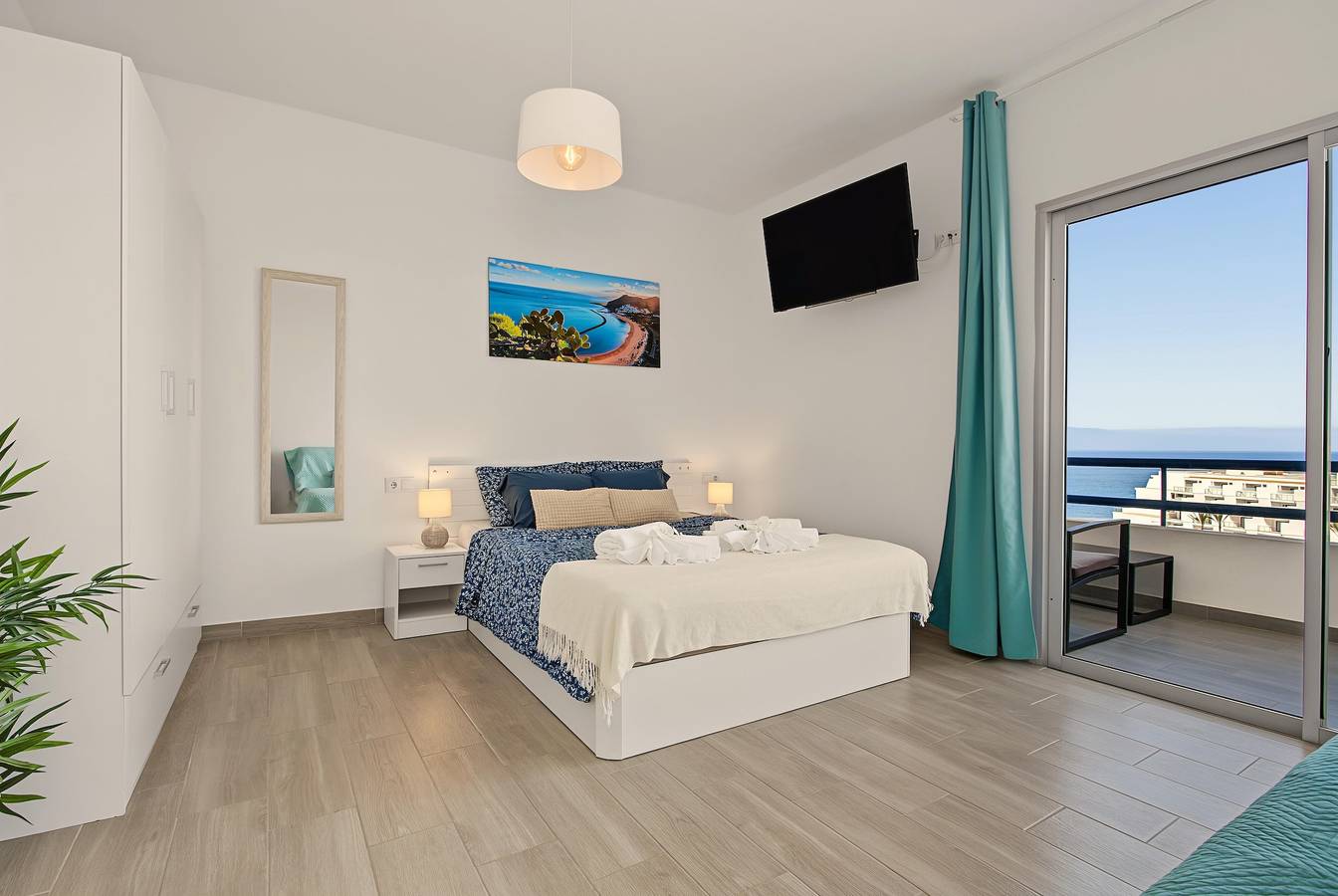 Appartement entier, Appartement 'Dream Ocean Sunset' : vue mer, jardin commun et Wi-Fi in Playa Paraíso, Adeje