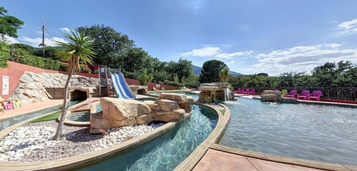 Zecamping 4 étoiles animé piscine couverte locatif Tv Bbq clim 32m2 in Laroque-des-Albères, Mittelmeerküste (Frankreich)