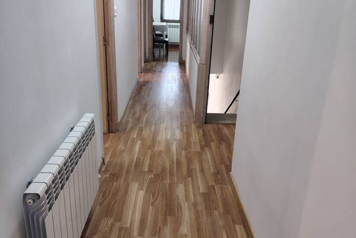 Appartement entier, Appartement Cosy avec Cheminée & Lave-Linge/Sèche-Linge in Noreña, Asturias Province