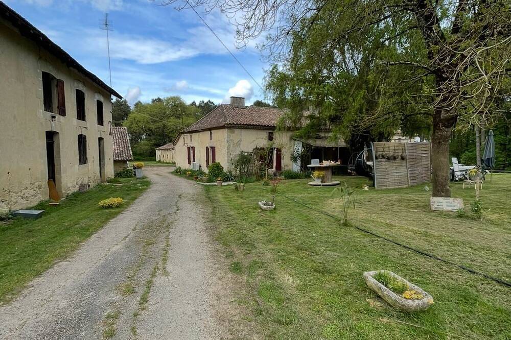 Room in old farmhouse in Brugnac, Marmande und Umgebung