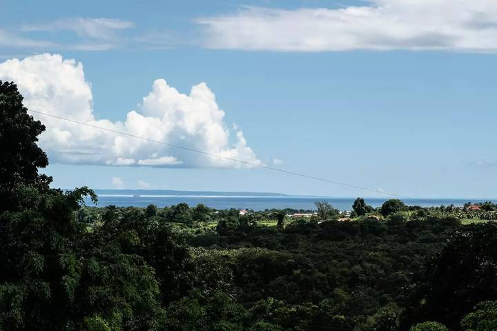 Location de vacances pour 6 personnes, avec jardin ainsi que vue et piscine dans Riviere la Lezarde - 4