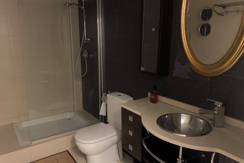Entire apartment, Duplex in Madrid ideal for a trip with friends or as a couple in Madrid, Madrid Province
