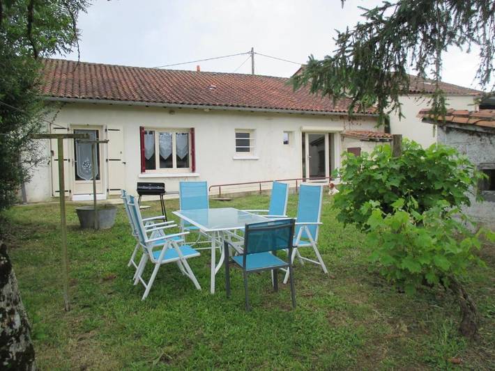 Location de vacances pour 6 personnes, avec vue et terrasse à Saint-Antoine-Cumond - 2