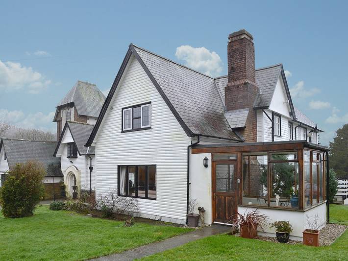 Cottage for 3 people, with garden, with pets in Red Wharf Bay