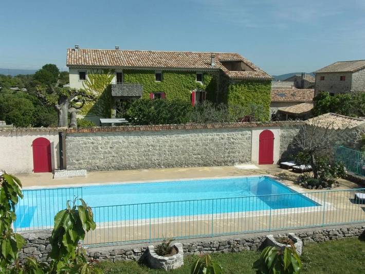 Vakantiewoning voor 4 personen, with Balkon and Terras as well as Tuin and Zwembad in Joyeuse