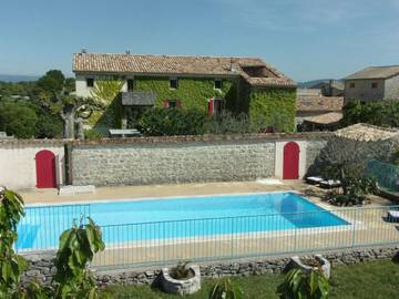 Gîte pour 4 personnes, avec jardin ainsi que piscine et vue à Joyeuse