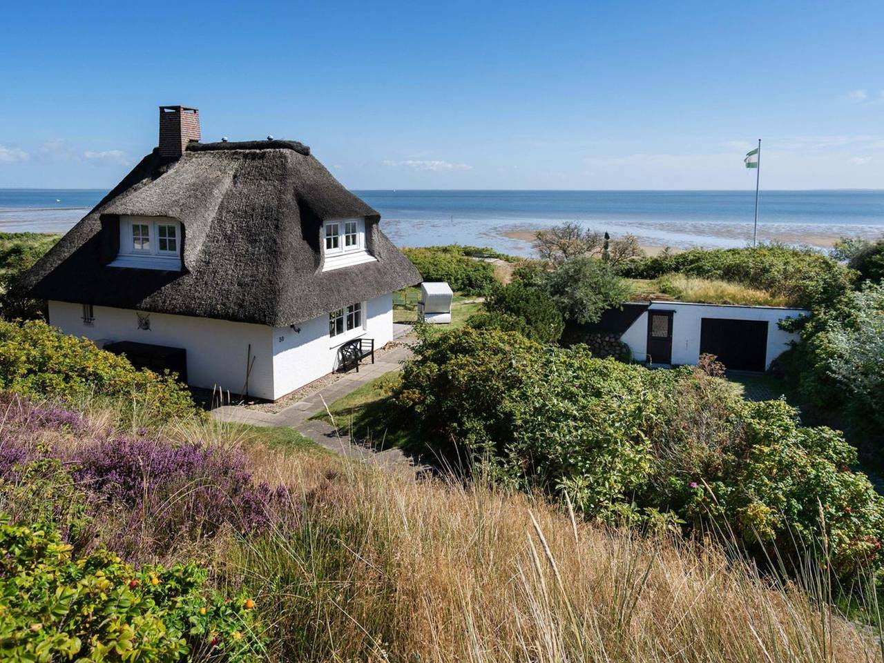 Strandhütte - Reetdachhaus für 4 Pers. mit Sauna, Kamin, Garten, Stellplatz, Haustiere erlaubt. in List (Sylt), Sylt