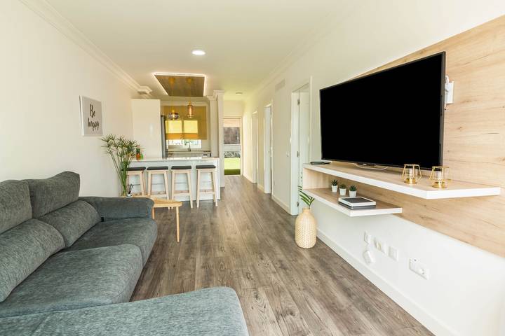 Ganze Wohnung, Ferienwohnung "Happy Dreamer" mit Gemeinschaftspool, Terrasse und Blick auf die Berge in Puerto Rico (Gran Canaria), Mogán