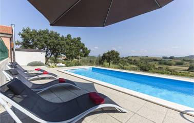 Ferienhaus für 8 Personen, kinderfreundlich in Zentralistrien