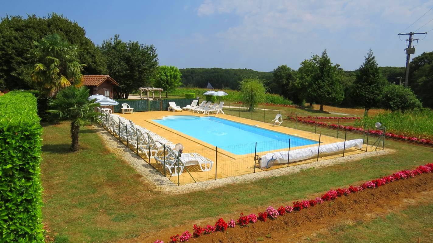 Joli gîte pour 12 avec jardin et terrasse in Saint-Crépin-et-Carlucet, Périgord Noir