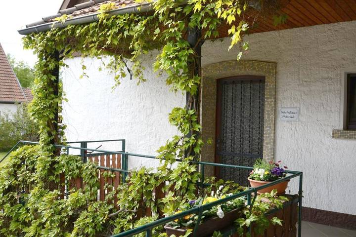 Ferienwohnung für 7 Personen, mit Balkon und Terrasse sowie Garten und Ausblick in der Saarschleife