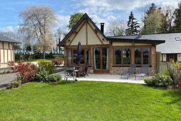 Location de vacances pour 6 personnes, avec piscine et jardin à Saint-Saëns (Seine-Maritime)