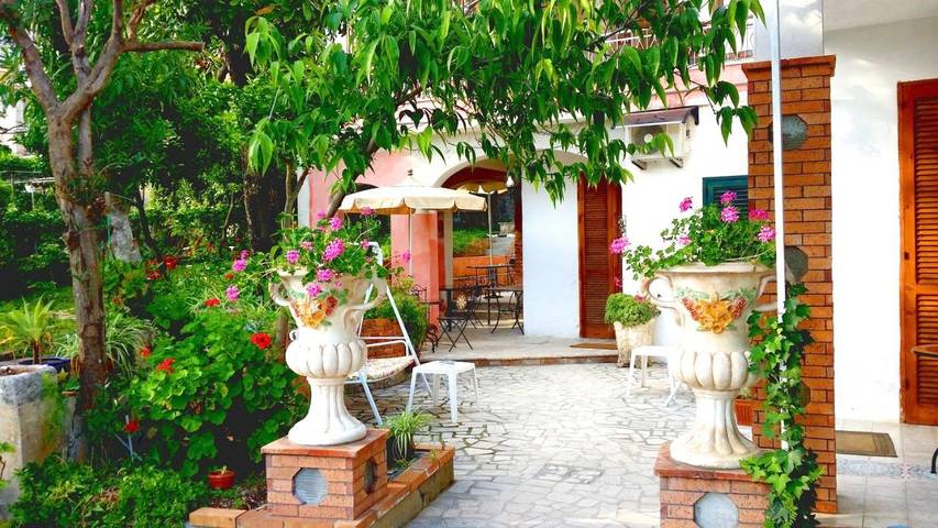 Bed and breakfast per 2 persone, con Giardino a Maratea