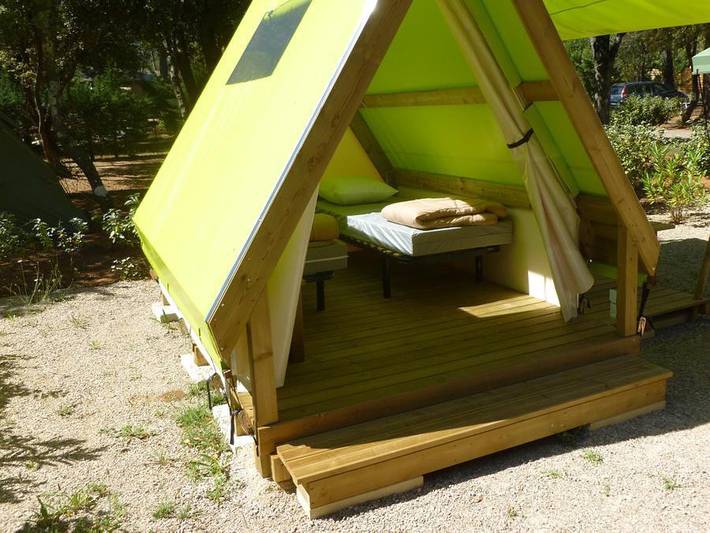 Camping le Relais de la Bresque - Canvas and wooden tent 2 persons - 9m² canvas and wood Randonneur tent - 2 beds in Sillans-la-Cascade, Brignoles region