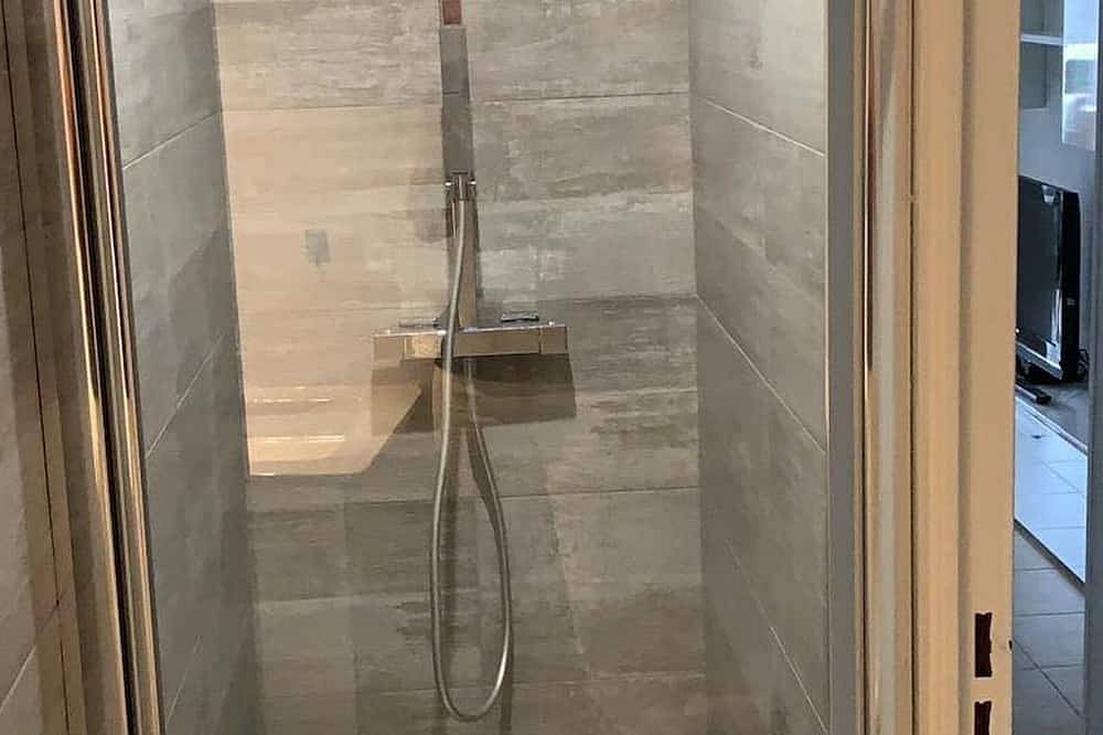 Ganze Wohnung, Superb apartment close to the port and beach. in La Londe-les-Maures, Parc national Port-Cros