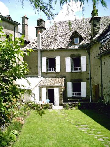 Chambre d’hôte pour 2 personnes, avec terrasse et jardin dans le Cantal