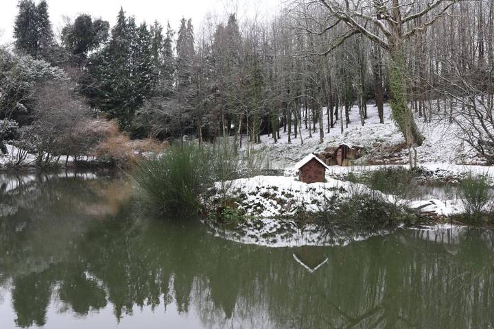 Location de vacances pour 6 personnes, avec piscine et vue sur le lac ainsi que terrasse et vue dans Landisacq - 2