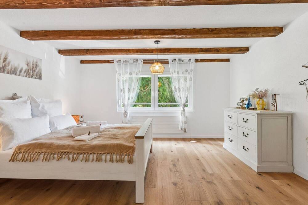 Ganze Wohnung, Alpenzauber Chalet in Diesbach GL, Glarus Süd