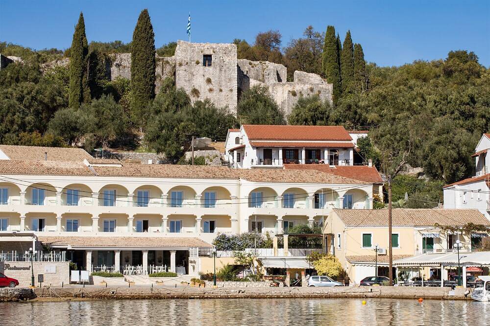 Entire apartment, Villa Perris Front Studio Number 7 in Kassiopi, Corfu