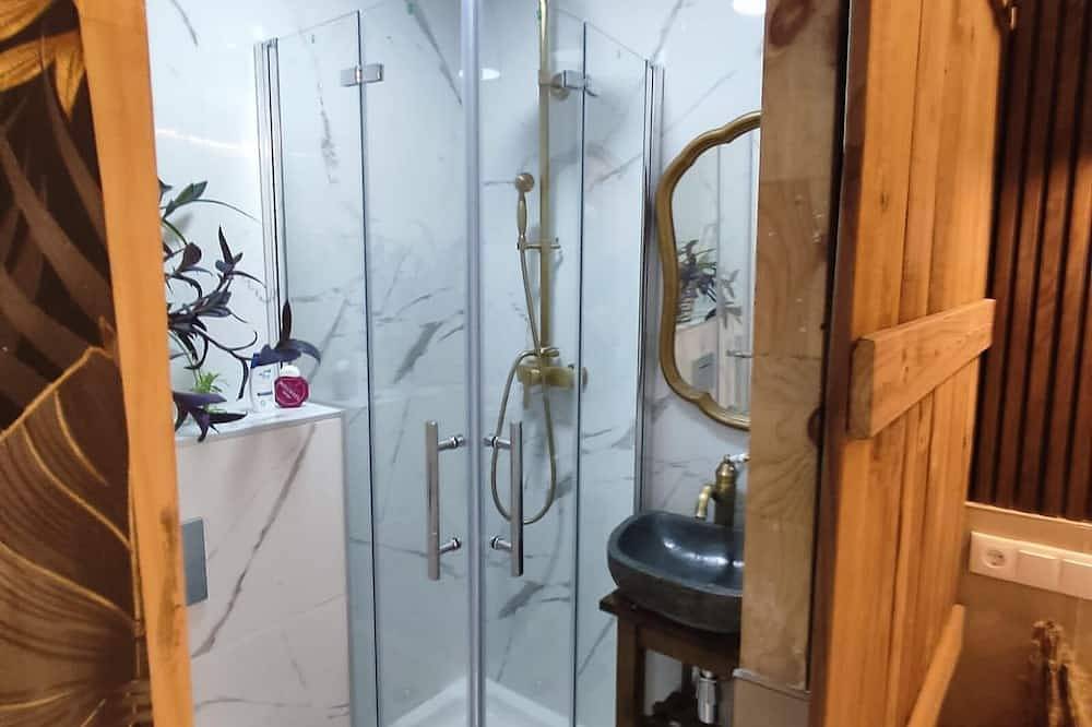 Room with private bathroom 3 in Nou Barris, Barcelona