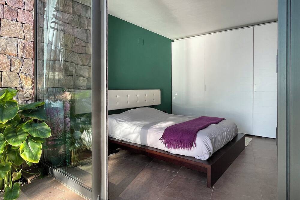 Luxury Seafront Villa • Infinity Pool - Walk to Beach in Platja de la Mora (Tarragona), Tarragona