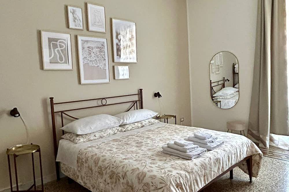 Makigiò House welcomes families and friends. in Vietri sul Mare, Amalfi Coast
