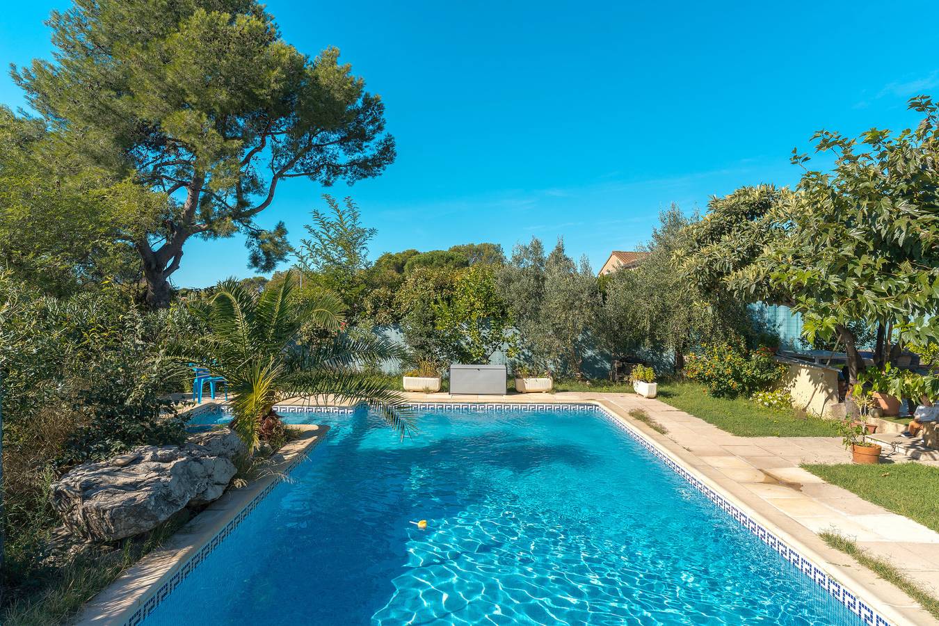 Estudio entero, Estudio « Dolce Vita 2 » con piscina compartida, terraza privada y aire acondicionado in Lambesc, Region de Aix-en-Provence