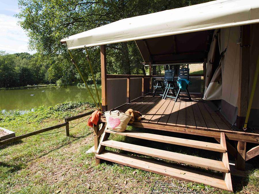 Camping la Fougeraie - Tente en toile et en bois 5 personnes - Grande Lodge Nature et Luxe sans sanitaires in Saint-Léger-de-Fougeret, Parc naturel régional du Morvan