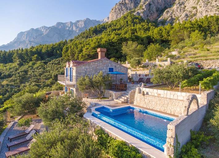 Villa mit pool für 5 Personen, mit Balkon/Terrasse und Garten sowie Pool in Makarska