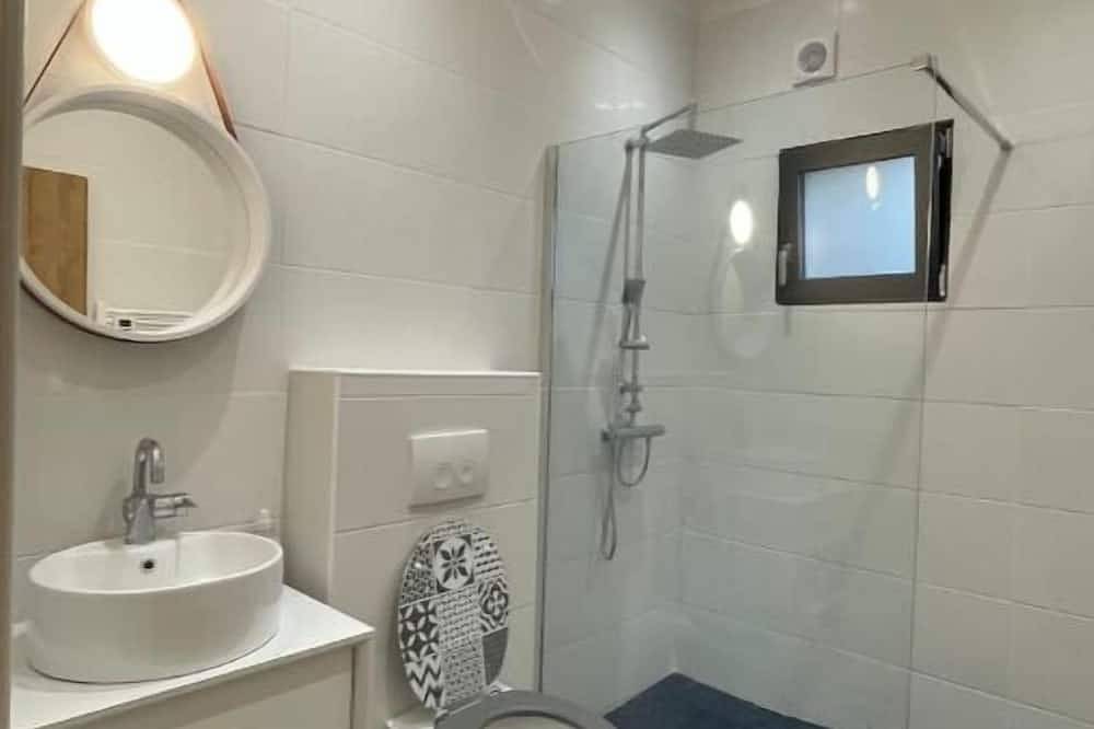 Entire apartment, Villa Moderne Avec Jacuzzi Proche D'avignon in Le Thor, Vaucluse