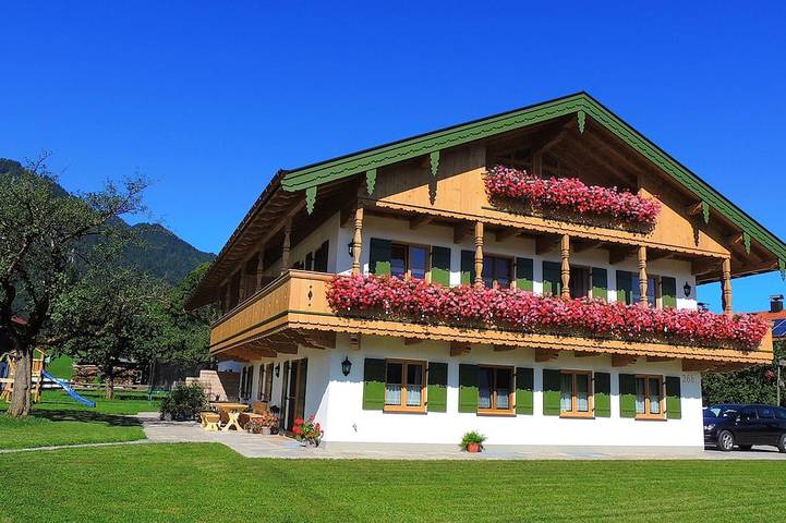 Ferienhaus für 4 Personen, mit Balkon und Garten in Lenggries