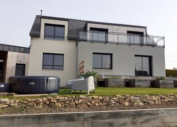 Chambre d’hôte pour 3 personnes, avec jacuzzi et balcon à Penvénan