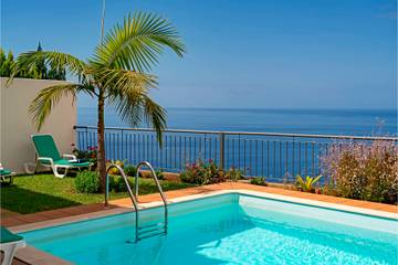 Location de vacances pour 6 personnes, avec jacuzzi et jardin dans Arco da Calheta