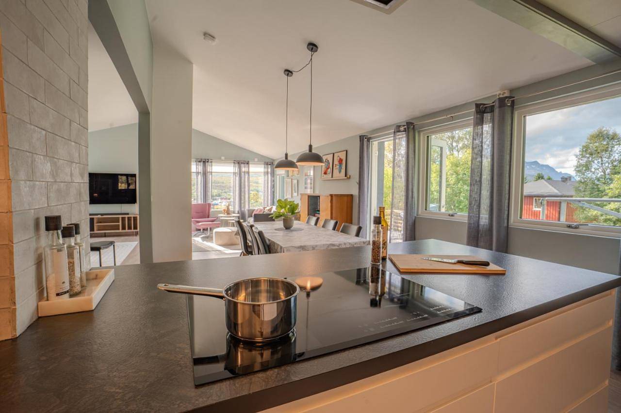Large modern house, perfect for northern lights hunting in Kvaløya, Tromsø