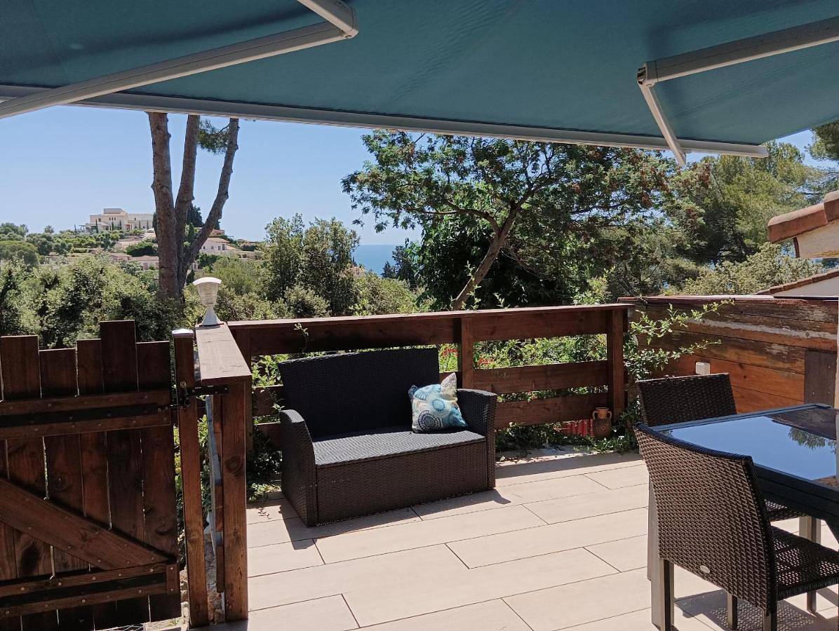 Petite maison au calme - piscine en copropriété, terrasse, mer, clim in Vallauris, Mittelmeerküste (Frankreich)