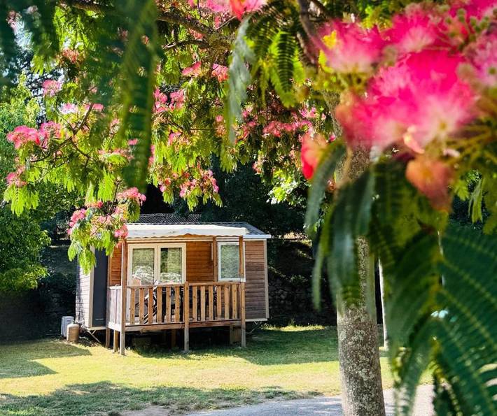 Camping pour 4 personnes, avec terrasse, animaux acceptés