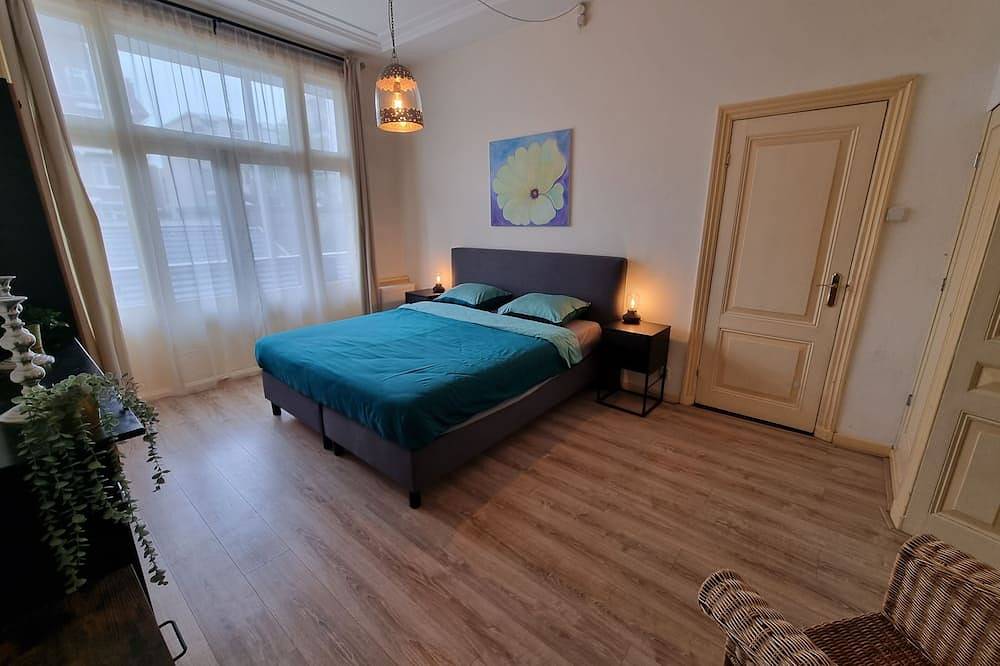 Apartamento entero, Vacation apartment centre Scheveningen 100 meters from the beach/sea with garage in Scheveningen, La Haya