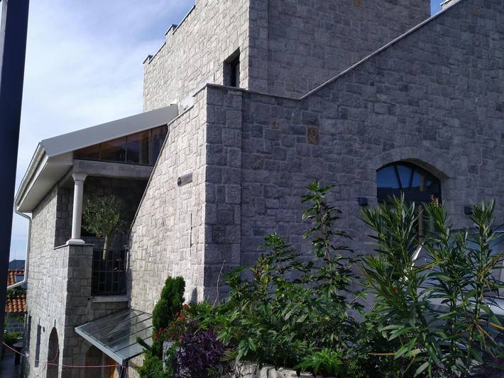 Ferienhaus für 6 Personen, mit Terrasse und Pool in Montenegro