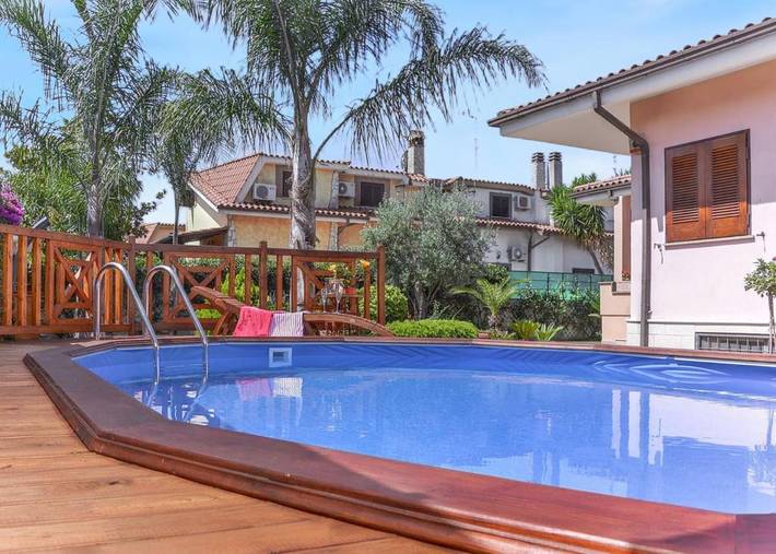 Villa per 6 persone, con balcone e piscina in Ladispoli