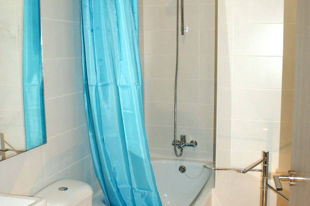 Entire apartment, Huge Family Apt With Patio: Central Barcelona in Barcelona Centre, Barcelona