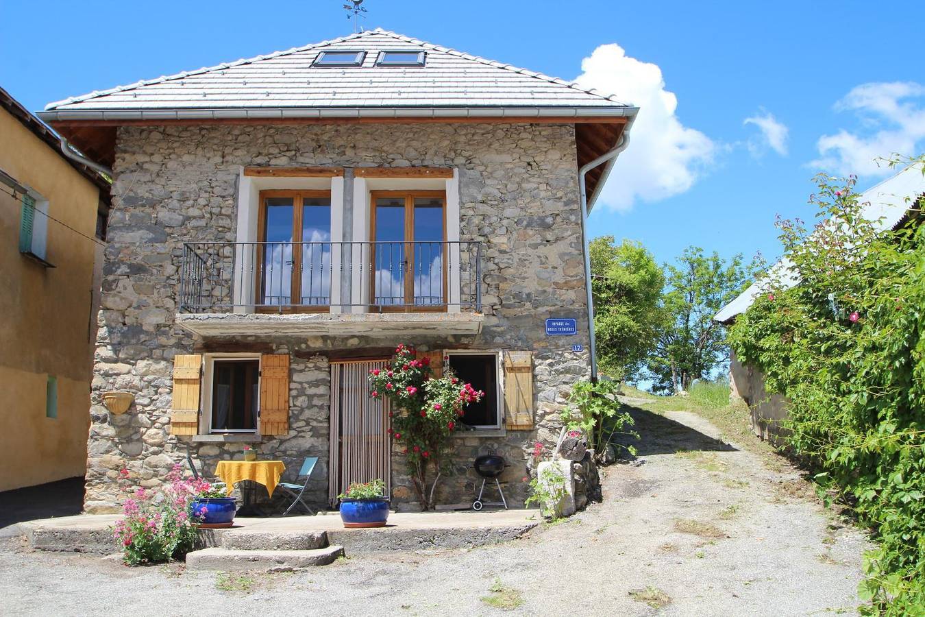 Les Roses Trémières in Le Sauze-du-Lac, Région de Gap