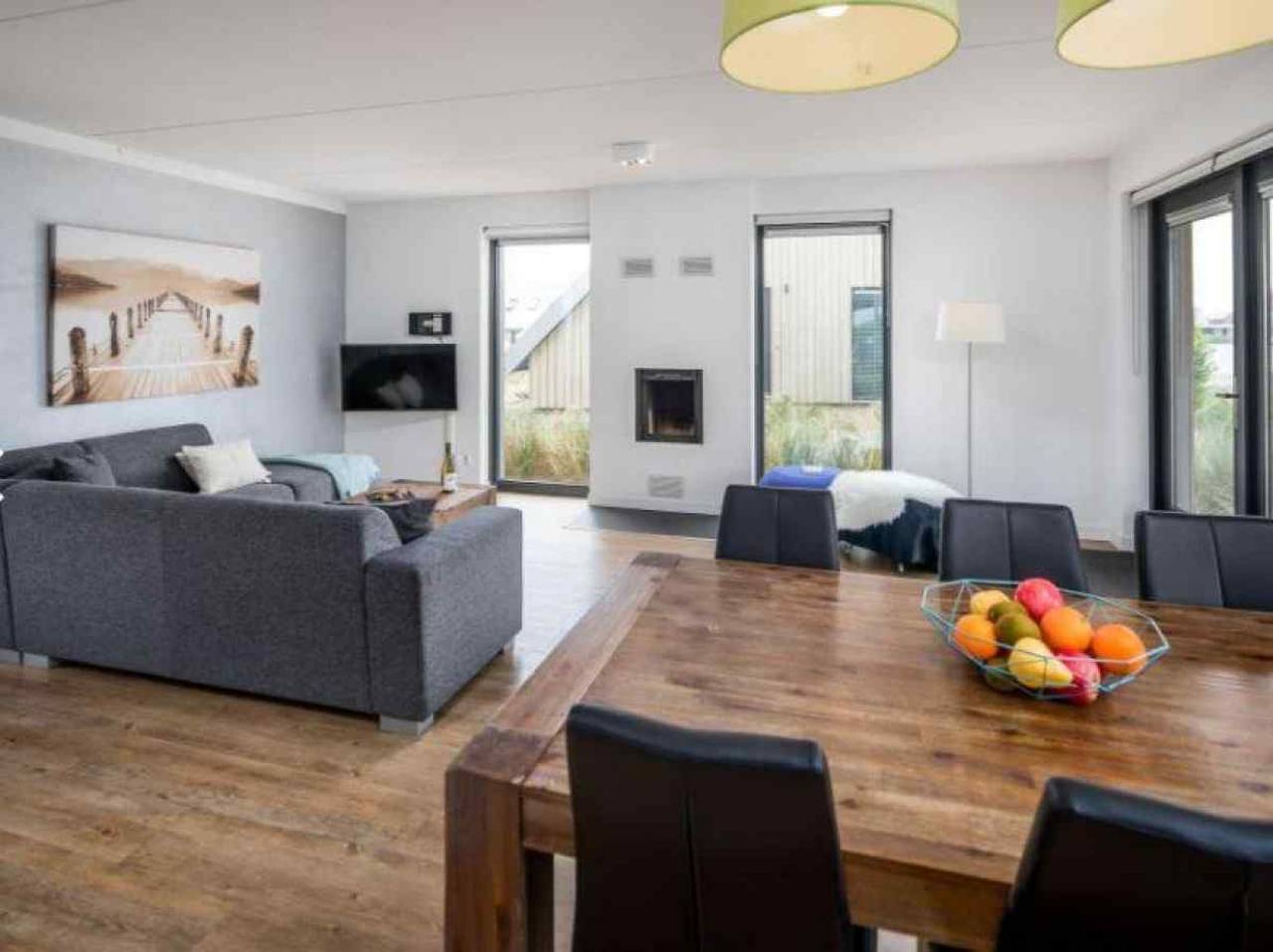 Luxe 8-persoons vakantievilla op vakantieresort in Tholen in Tholen, Nederlandse Noordzeekust